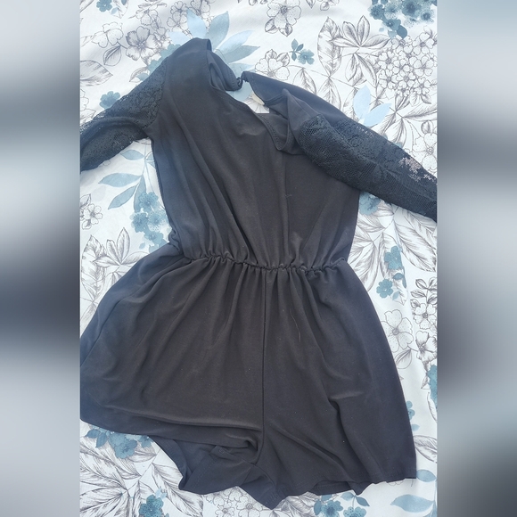 Black lace romper - Picture 4 of 6